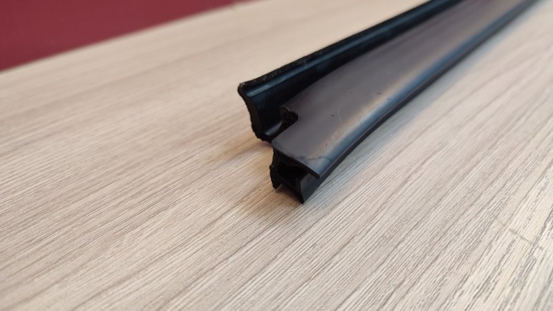 Уплотнитель стекла двери внутренний