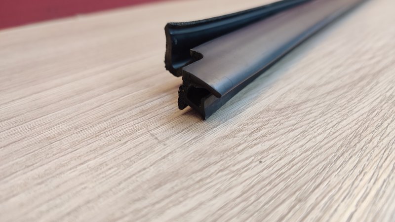 Уплотнитель стекла двери внутренний