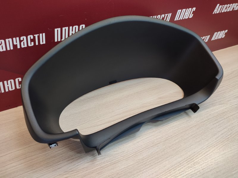 Козырек щитка приборов