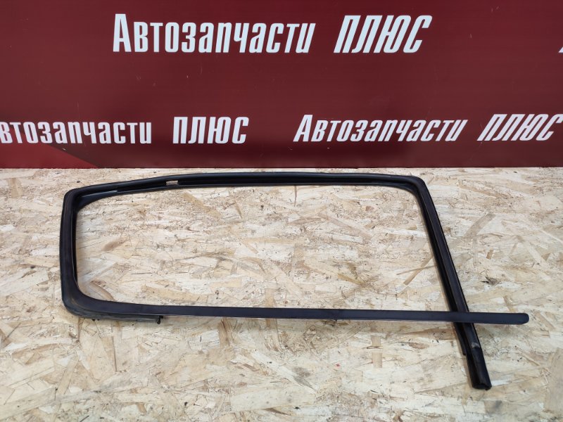 Уплотнитель стекла      двери