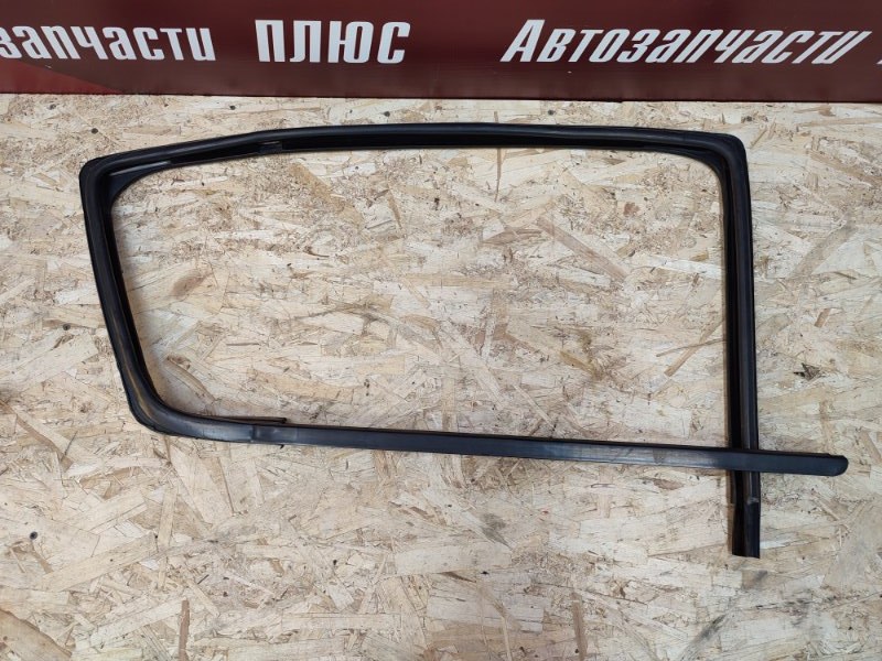 Уплотнитель стекла      двери