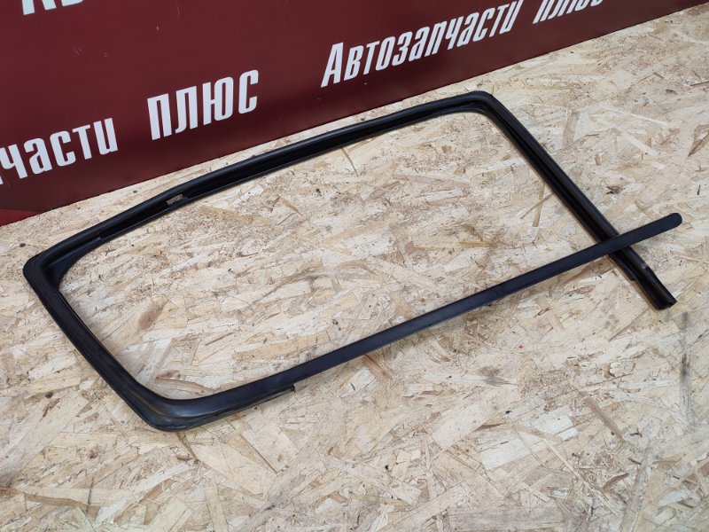 Уплотнитель стекла      двери