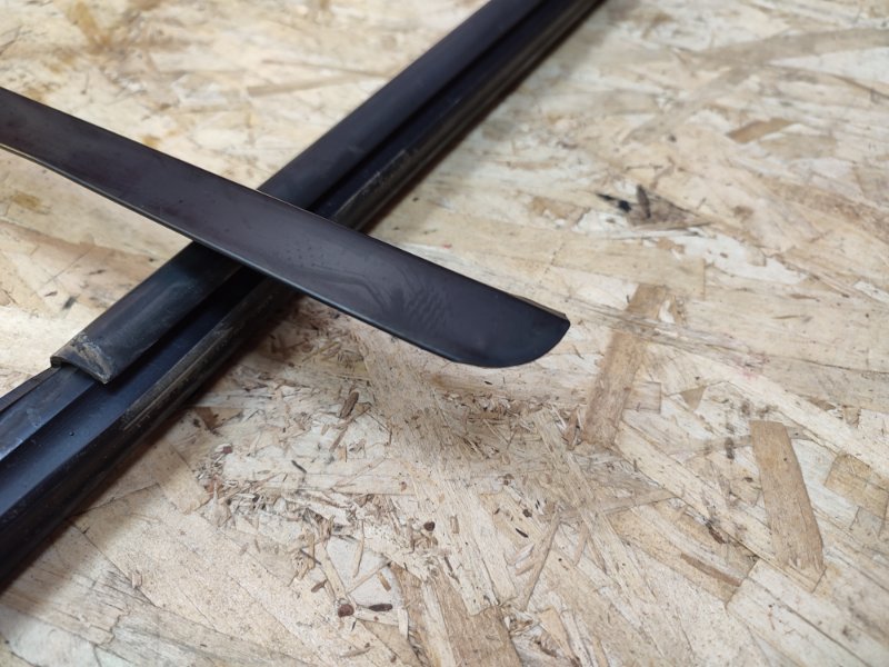 Уплотнитель стекла      двери