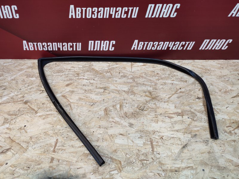 Уплотнитель стекла двери