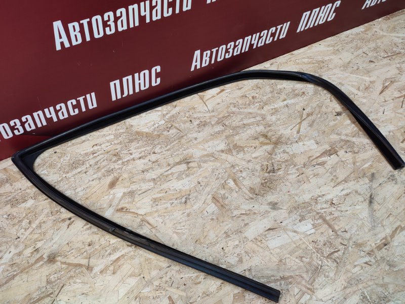 Уплотнитель стекла двери