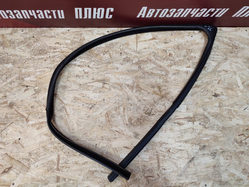 Уплотнитель стекла двери