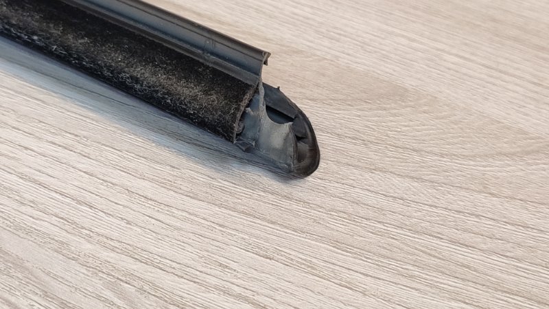 Уплотнитель стекла двери внешний