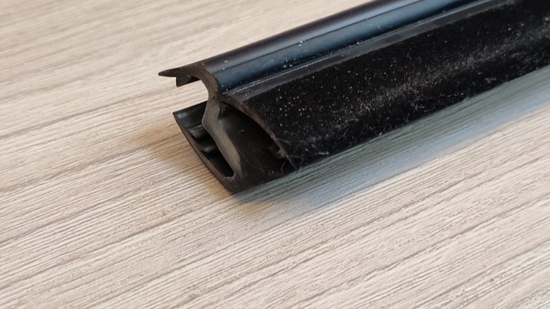Уплотнитель стекла двери внешний