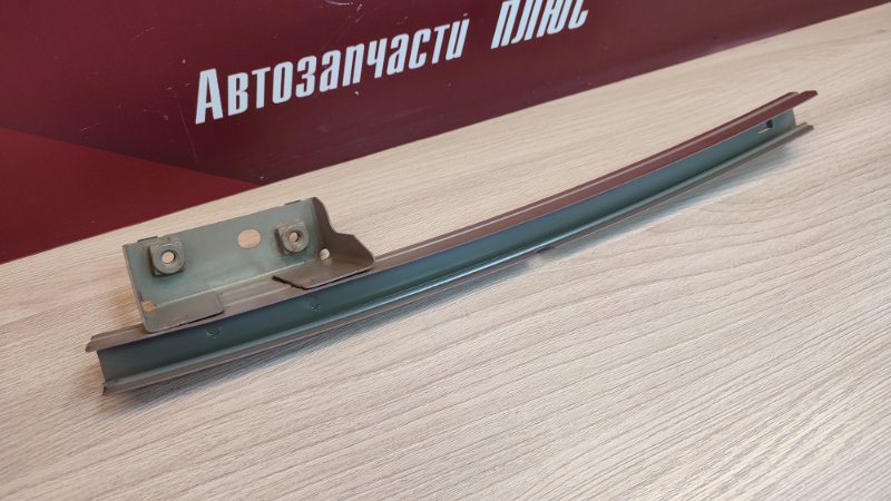 Направляющая стекла     двери