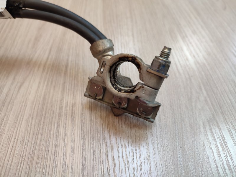 Клемма аккумулятора (минусовая)