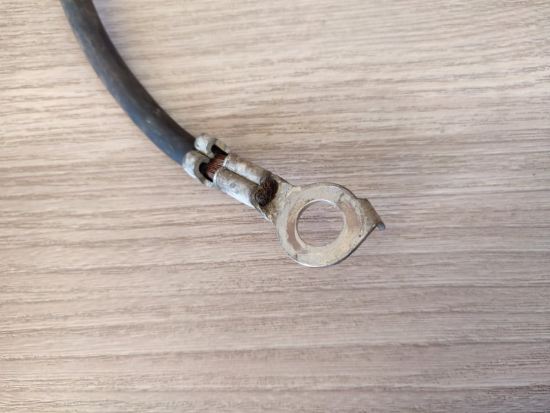 Клемма аккумулятора (минусовая)