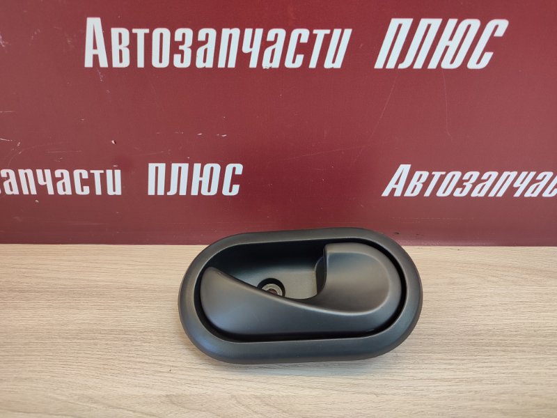 Внутренняя  ручка двери