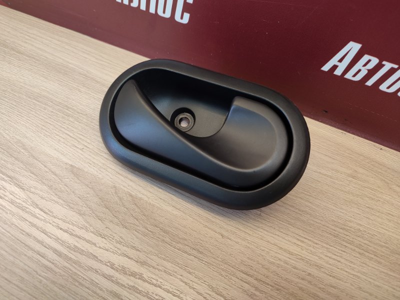 Внутренняя  ручка двери