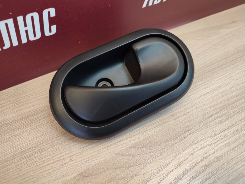 Внутренняя  ручка двери