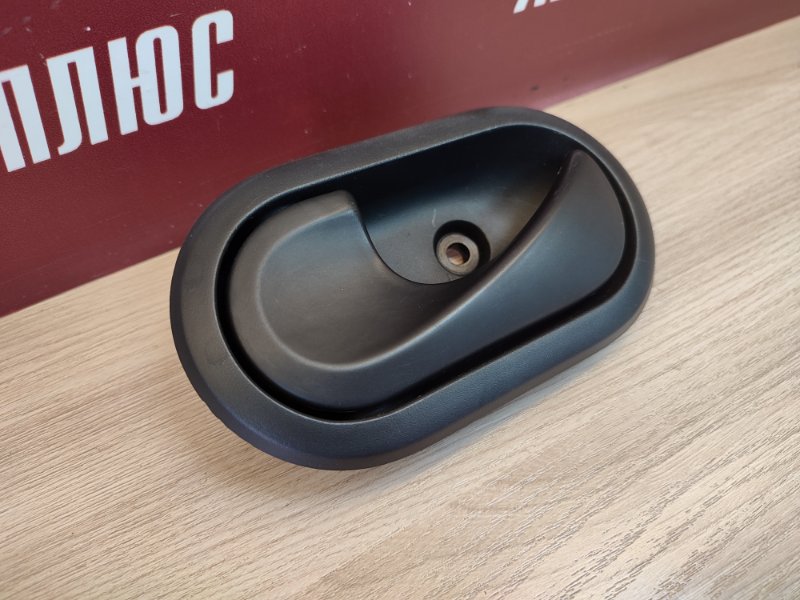 Внутренняя  ручка двери