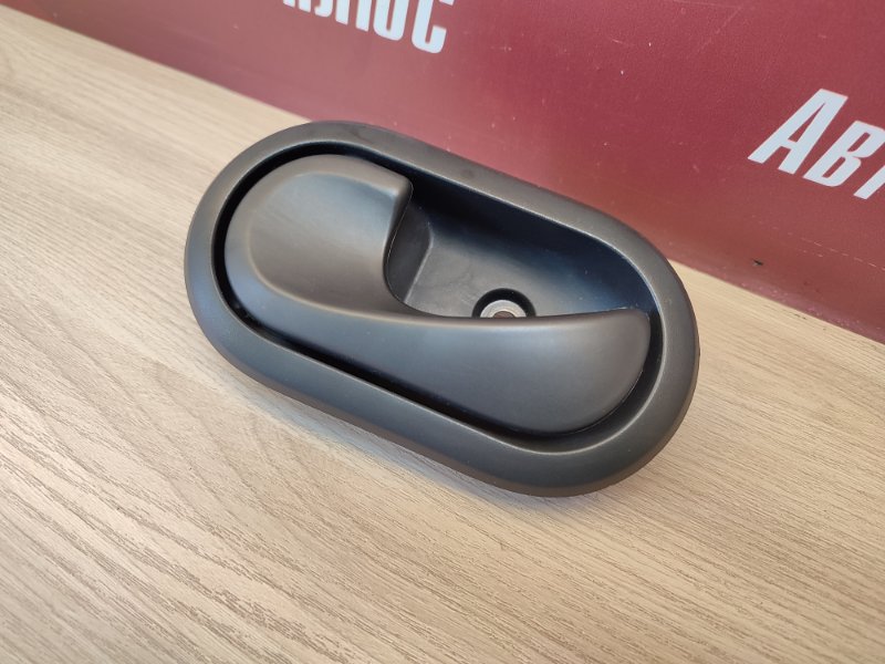 Внутренняя  ручка двери