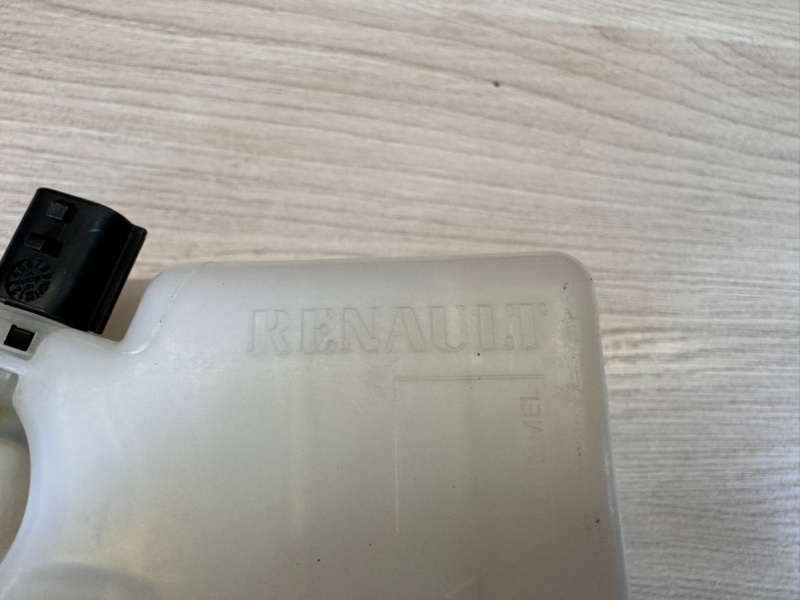 Бачок главного тормозного цилиндра