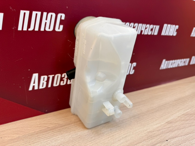 Бачок главного тормозного цилиндра