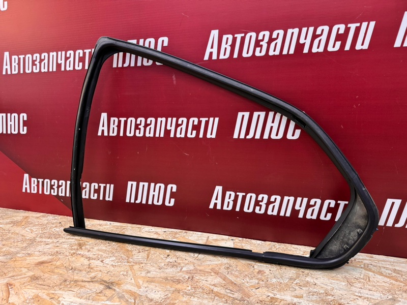 Уплотнитель стекла      двери