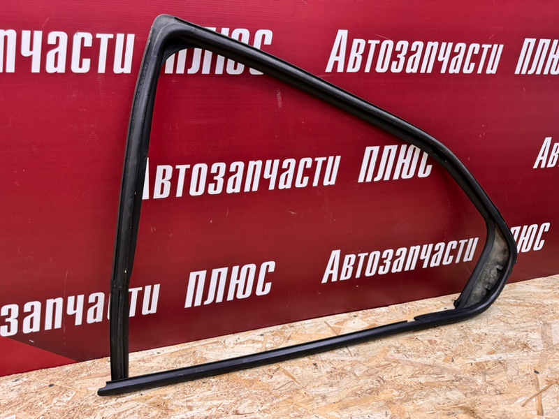 Уплотнитель стекла      двери