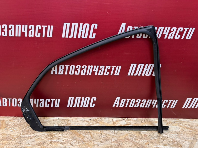 Уплотнитель стекла      двери