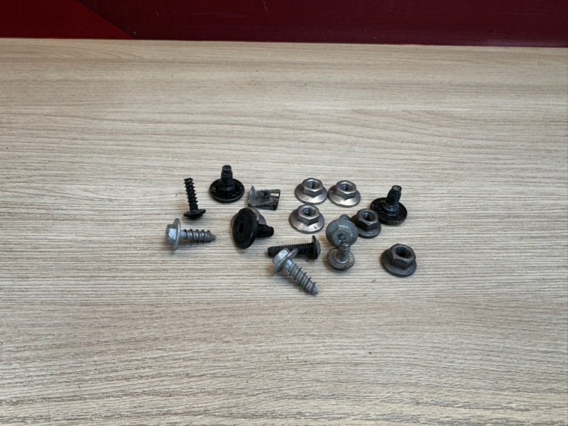 Крепеж двери