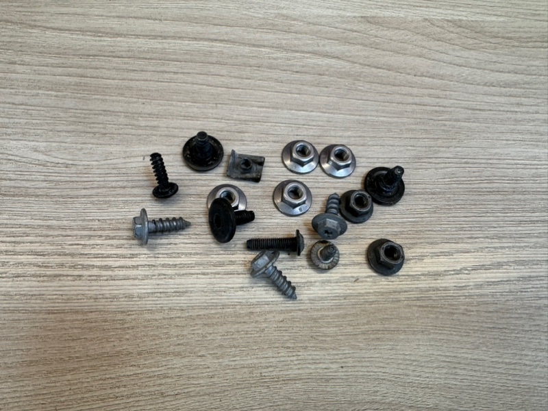 Крепеж двери