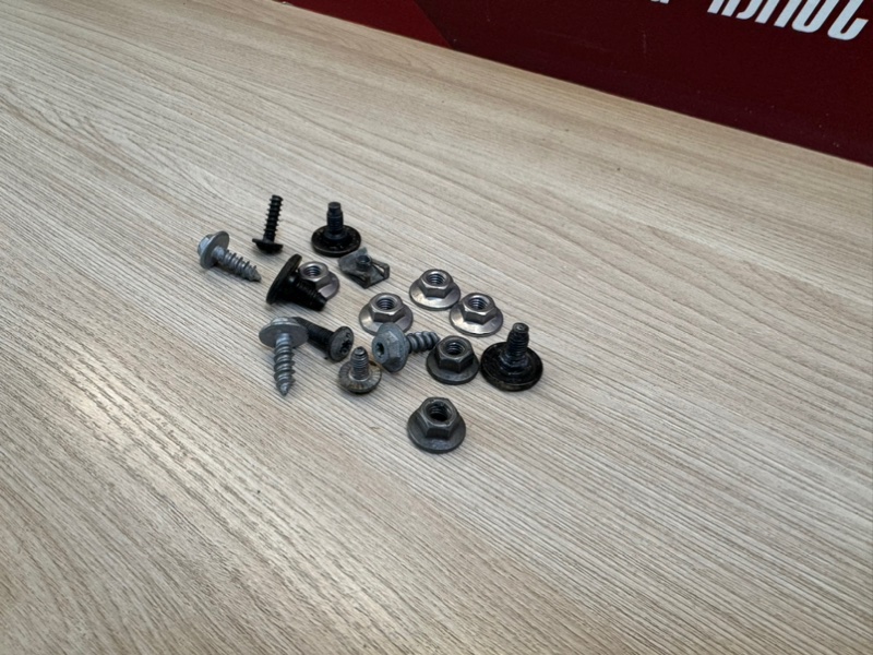 Крепеж двери