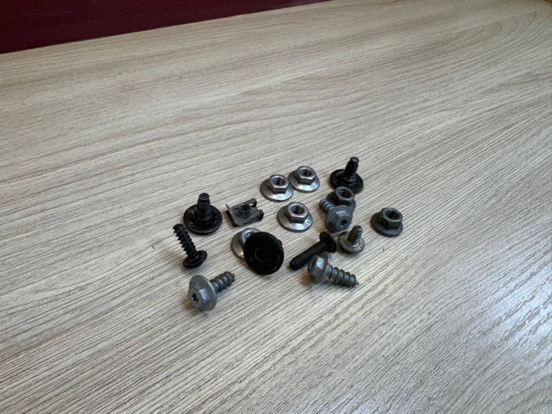 Крепеж двери