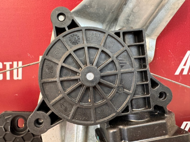 Стеклоподъемник    двери