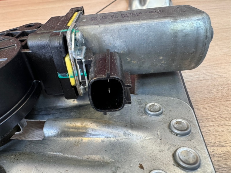 Стеклоподъемник    двери