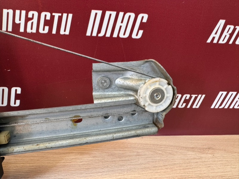 Стеклоподъемник    двери