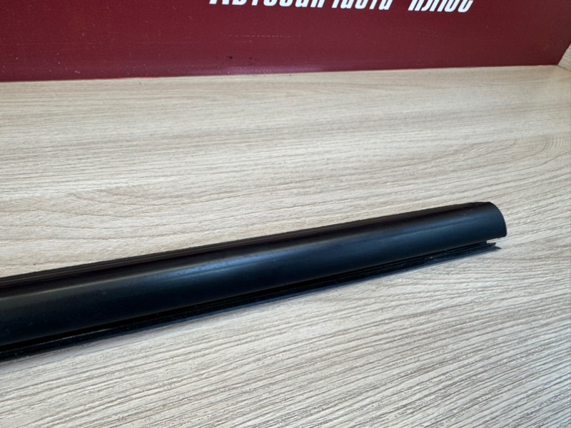 Уплотнитель стекла двери внешний