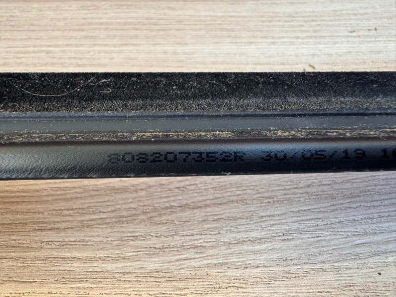 Уплотнитель стекла двери внешний