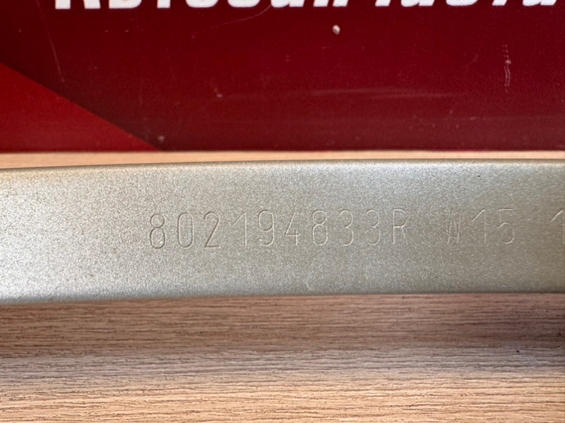 Направляющая стекла     двери