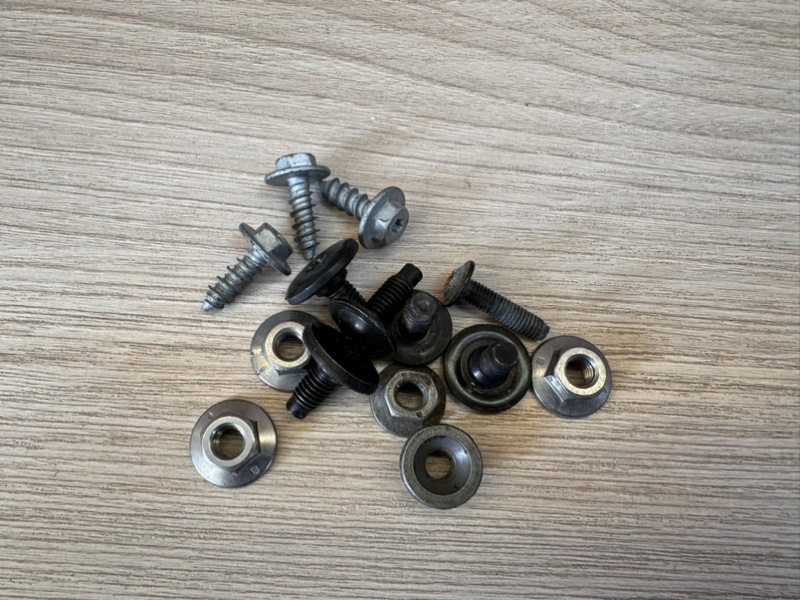 Крепеж двери