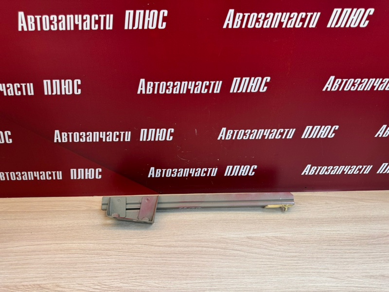 Направляющая стекла     двери