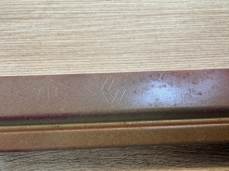 Направляющая стекла     двери