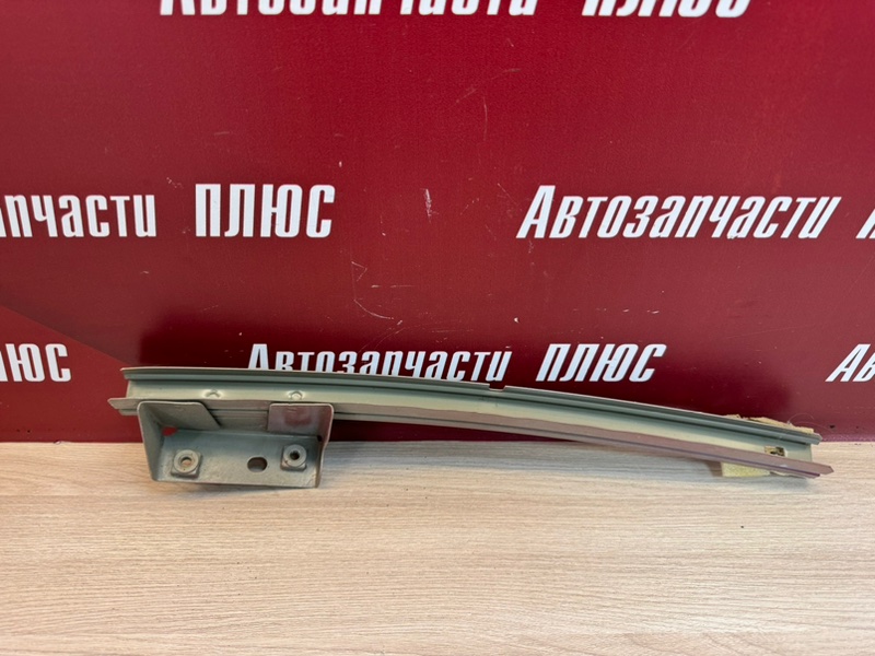 Направляющая стекла     двери