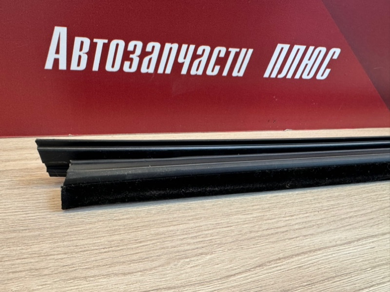 Уплотнитель стекла двери внутренний
