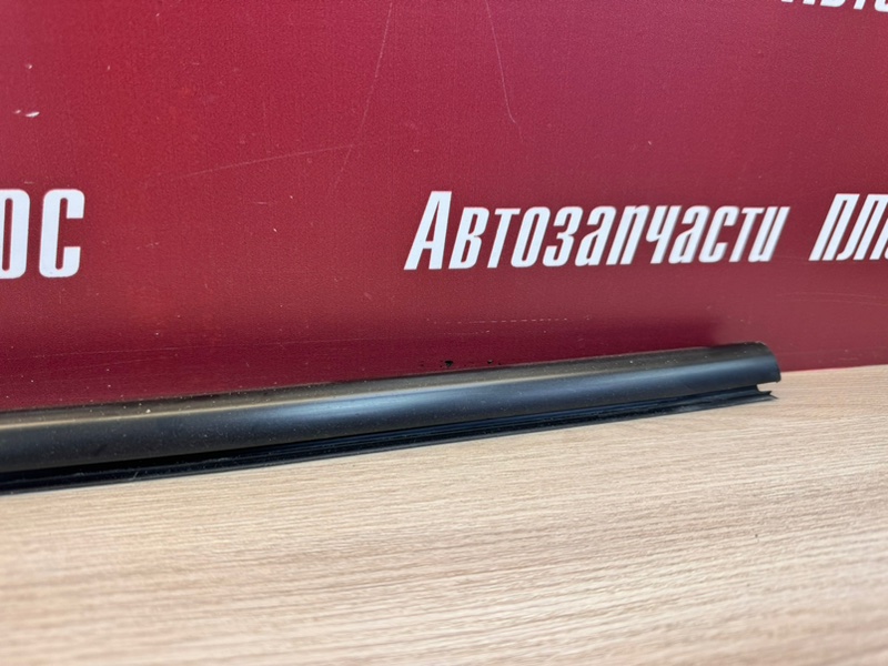 Уплотнитель стекла двери внешний