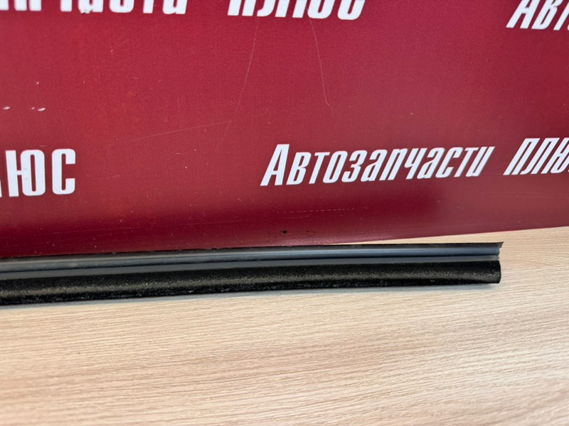 Уплотнитель стекла двери внешний