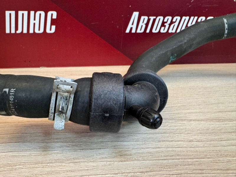 Патрубок радиатора