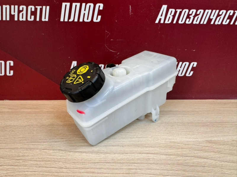 Бачок главного тормозного цилиндра