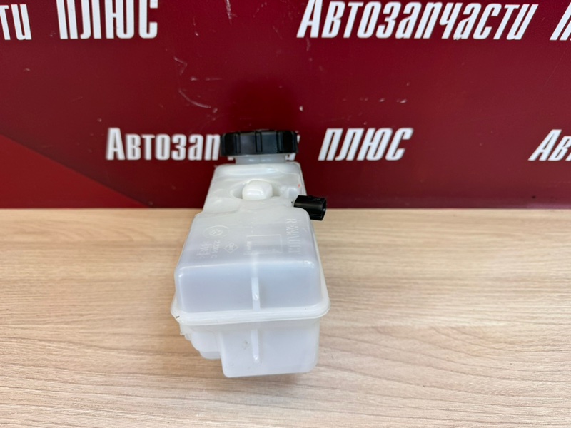 Бачок главного тормозного цилиндра