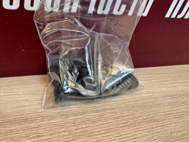 Крепеж двери