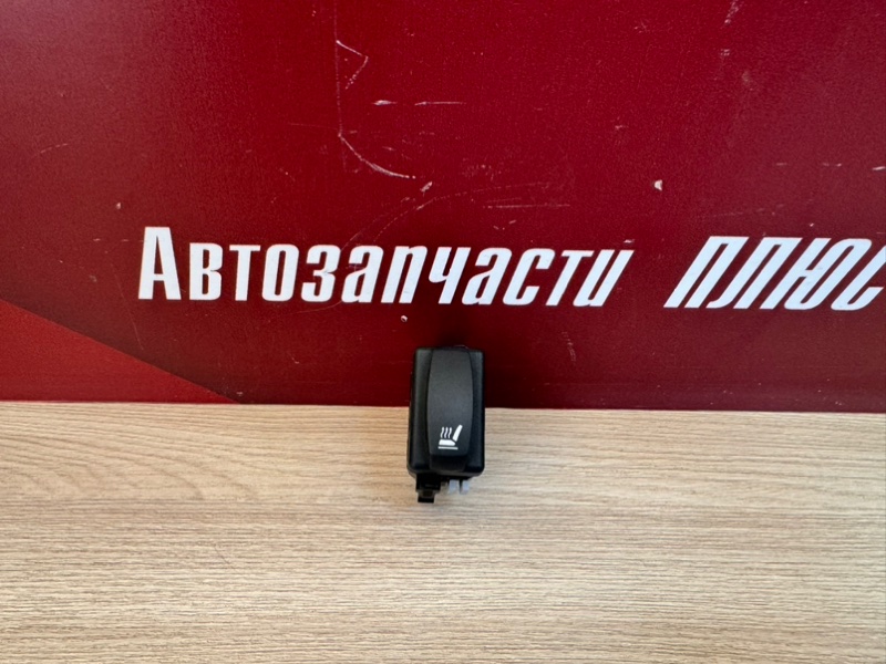 Кнопка обогрева сидений