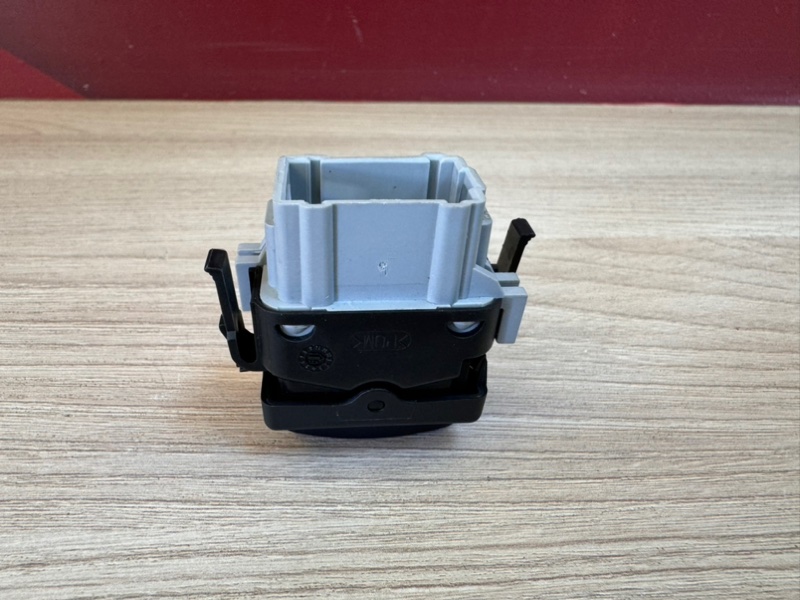 Кнопка обогрева сидений