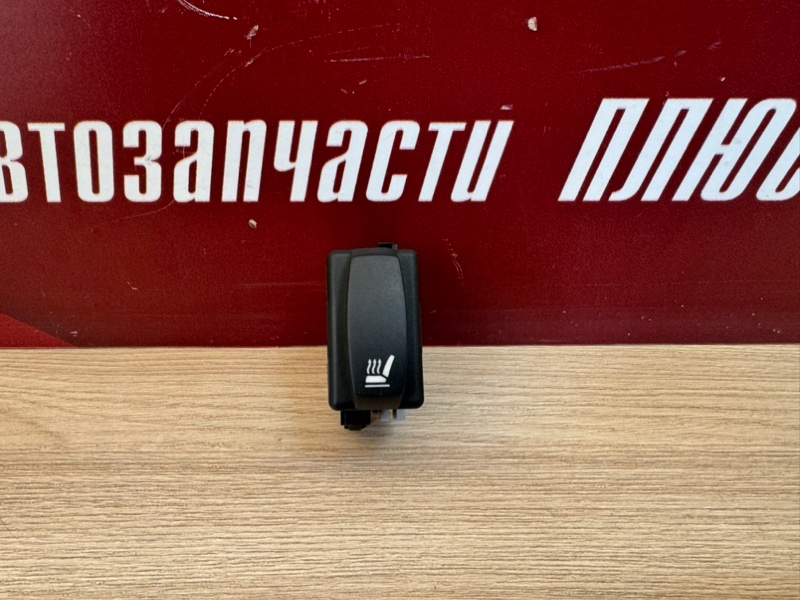Кнопка обогрева сидений