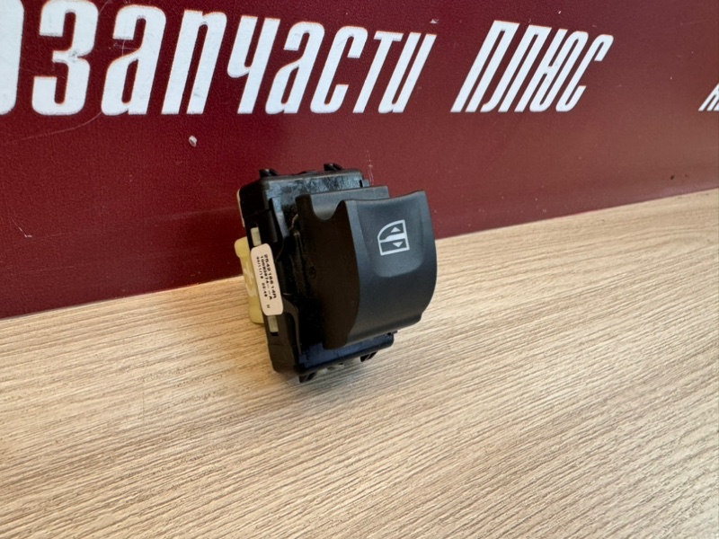 Кнопка стеклоподъемника